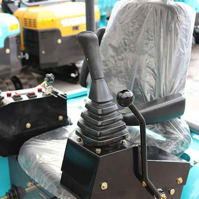 Miniexcavadora RAY Zero Swing y Triple Pump Joystick Operation